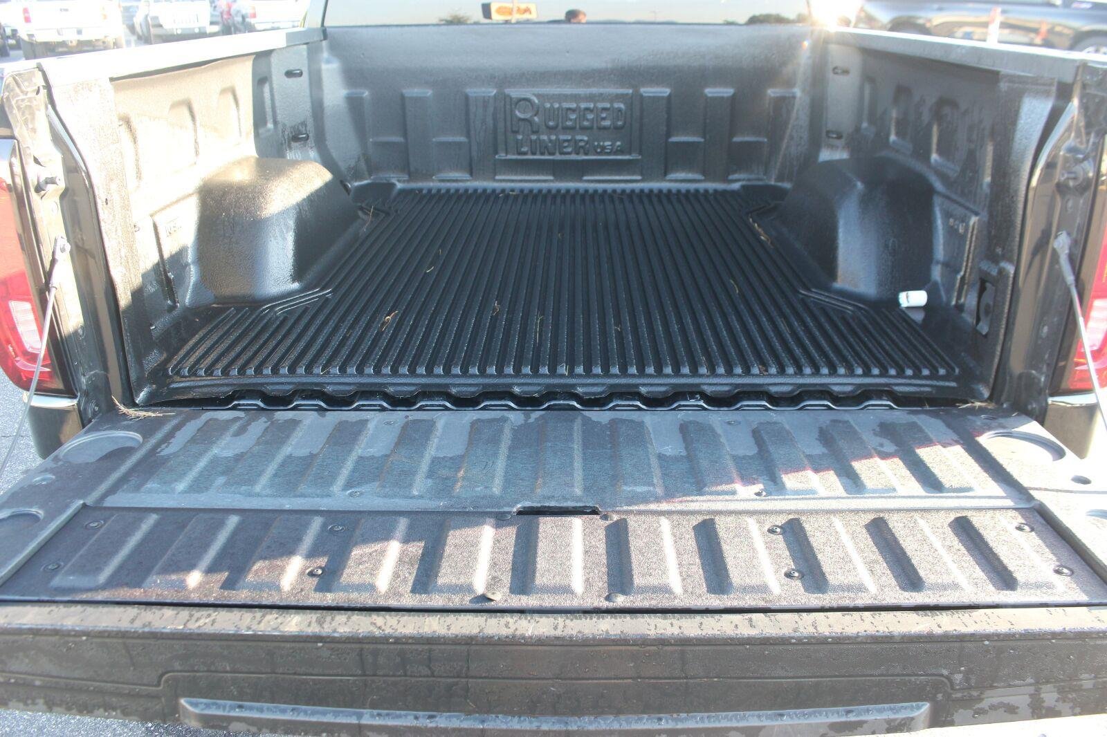 Used 2025 GMC Sierra 1500 SLT AWD/4WD image 12