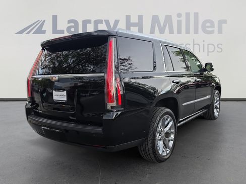 Used 2017 Cadillac Escalade Platinum AWD/4WD image 5