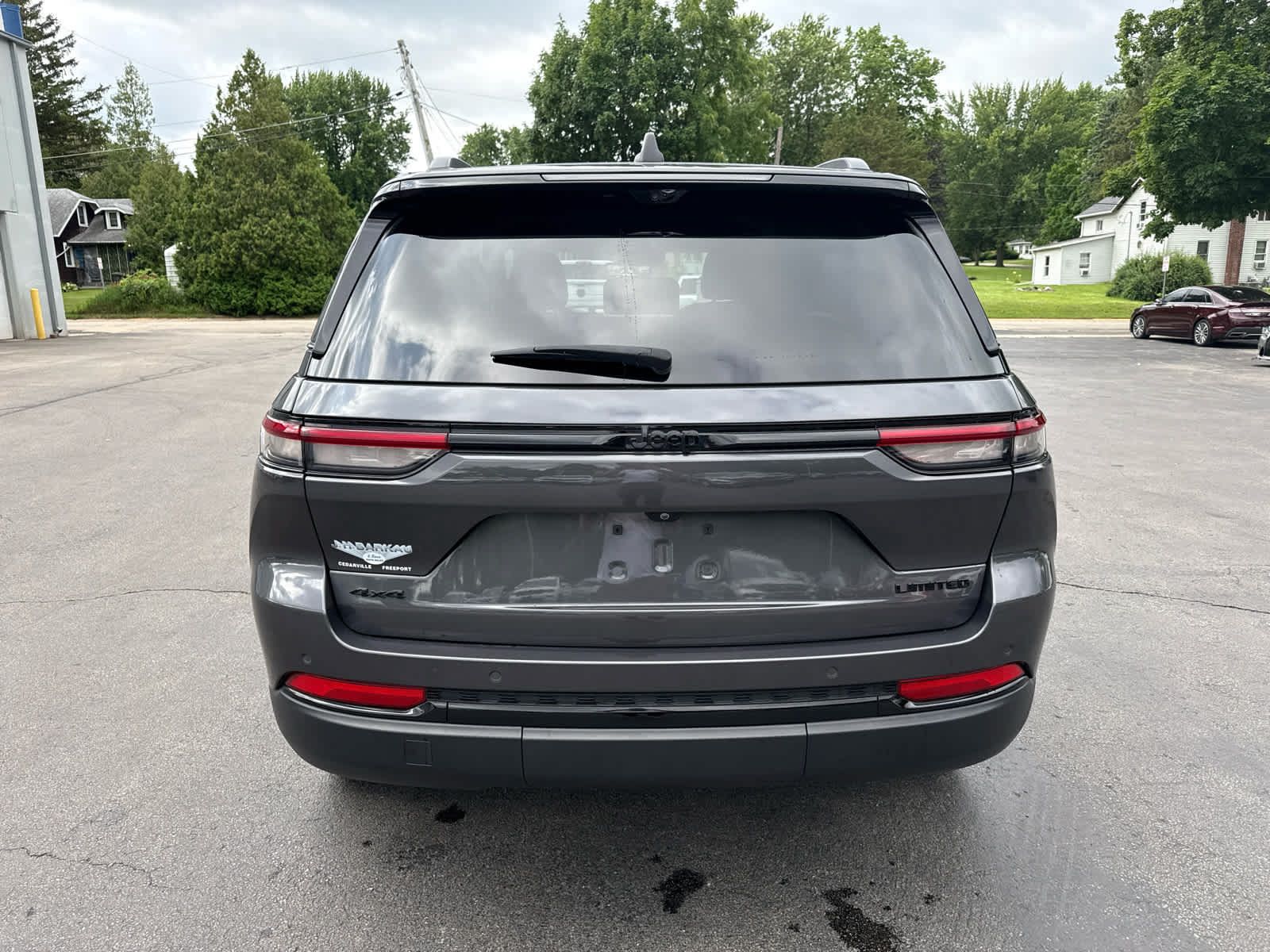 Used 2023 Jeep Grand Cherokee Limited w/ Luxury Tech Group II AWD/4WD image 4
