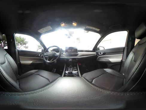 Used 2025 Jeep Compass Limited image 43