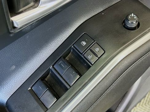 Certified 2023 Toyota Highlander XLE image 20