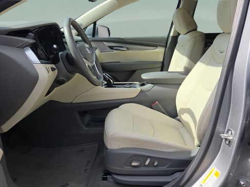 Used 2024 Cadillac XT5 Premium Luxury w/ Technology Package FWD image 9