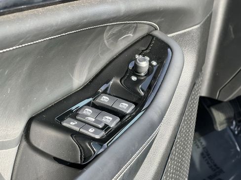 Used 2023 Jeep Grand Cherokee Overland image 16