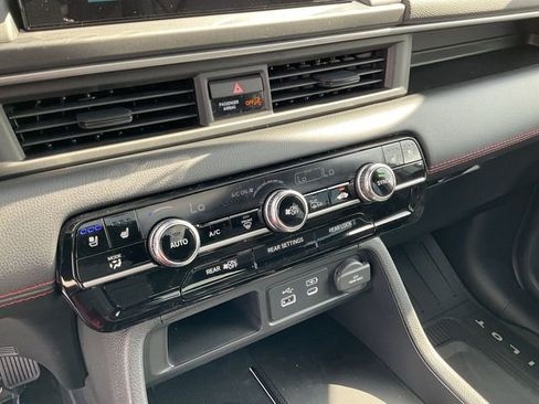 Used 2025 Honda Pilot Black Edition image 27