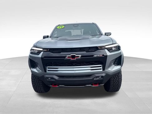 Used 2024 Chevrolet Colorado ZR2 w/ Technology Package AWD/4WD image 9