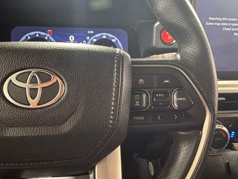 Used 2025 Toyota 4Runner TRD Off-Road Premium AWD/4WD image 25