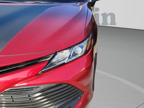 Used 2018 Toyota Camry LE FWD image 14