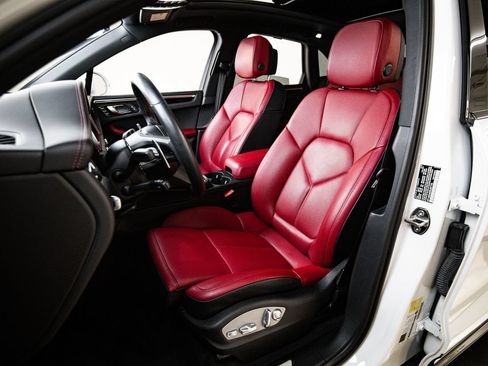 Certified 2024 Porsche Macan S AWD/4WD image 5