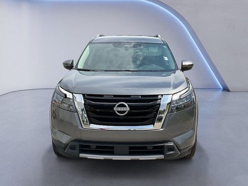 Used 2025 Nissan Pathfinder SL FWD image 8