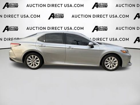 Used 2020 Toyota Camry LE image 21