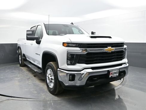 Used 2025 Chevrolet Silverado 2500 LT w/ Convenience Package image 4