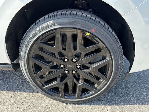 New 2026 Ford Expedition Platinum image 12