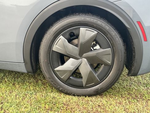 Used 2025 Toyota Prius Plug-In Hybrid image 19