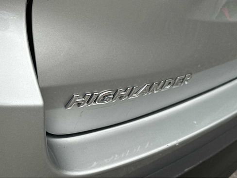 Used 2019 Toyota Highlander XLE FWD image 11