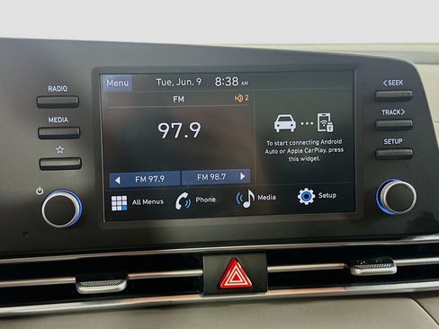 Used 2025 Hyundai Elantra SE FWD image 21