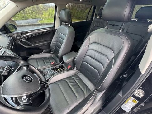 Used 2018 Volkswagen Tiguan SEL Premium w/ 3rd Row Seat Package image 12