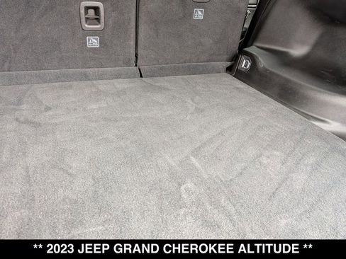 Used 2023 Jeep Grand Cherokee Altitude AWD/4WD image 26