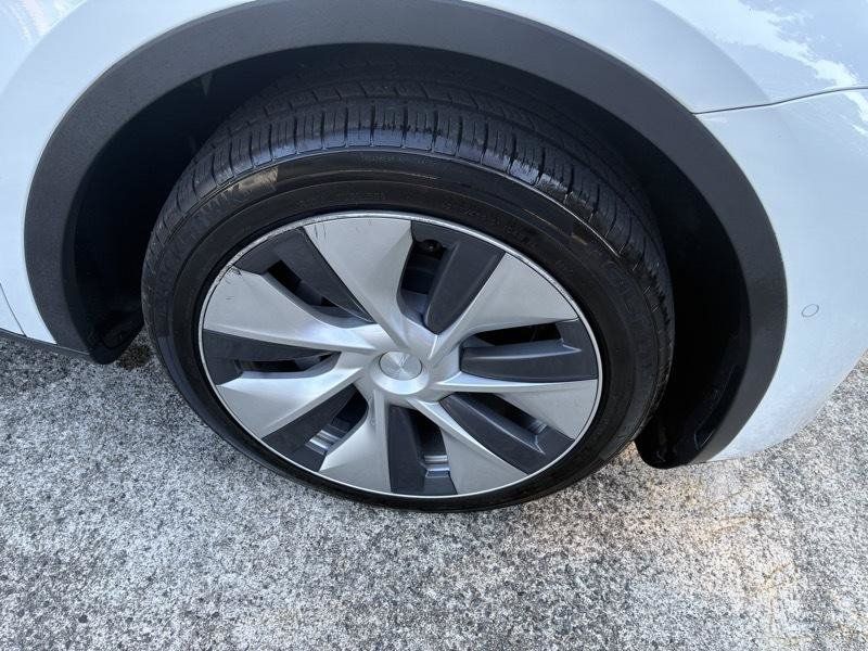Used 2022 Tesla Model Y AWD image 32