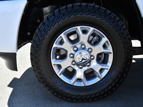 Used 2024 RAM 2500 Laramie AWD/4WD image 12
