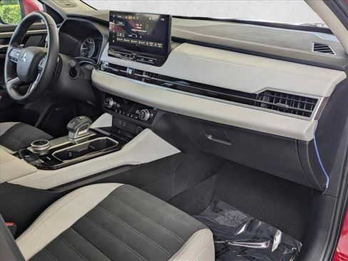 Used 2025 Mitsubishi Outlander SE FWD image 21