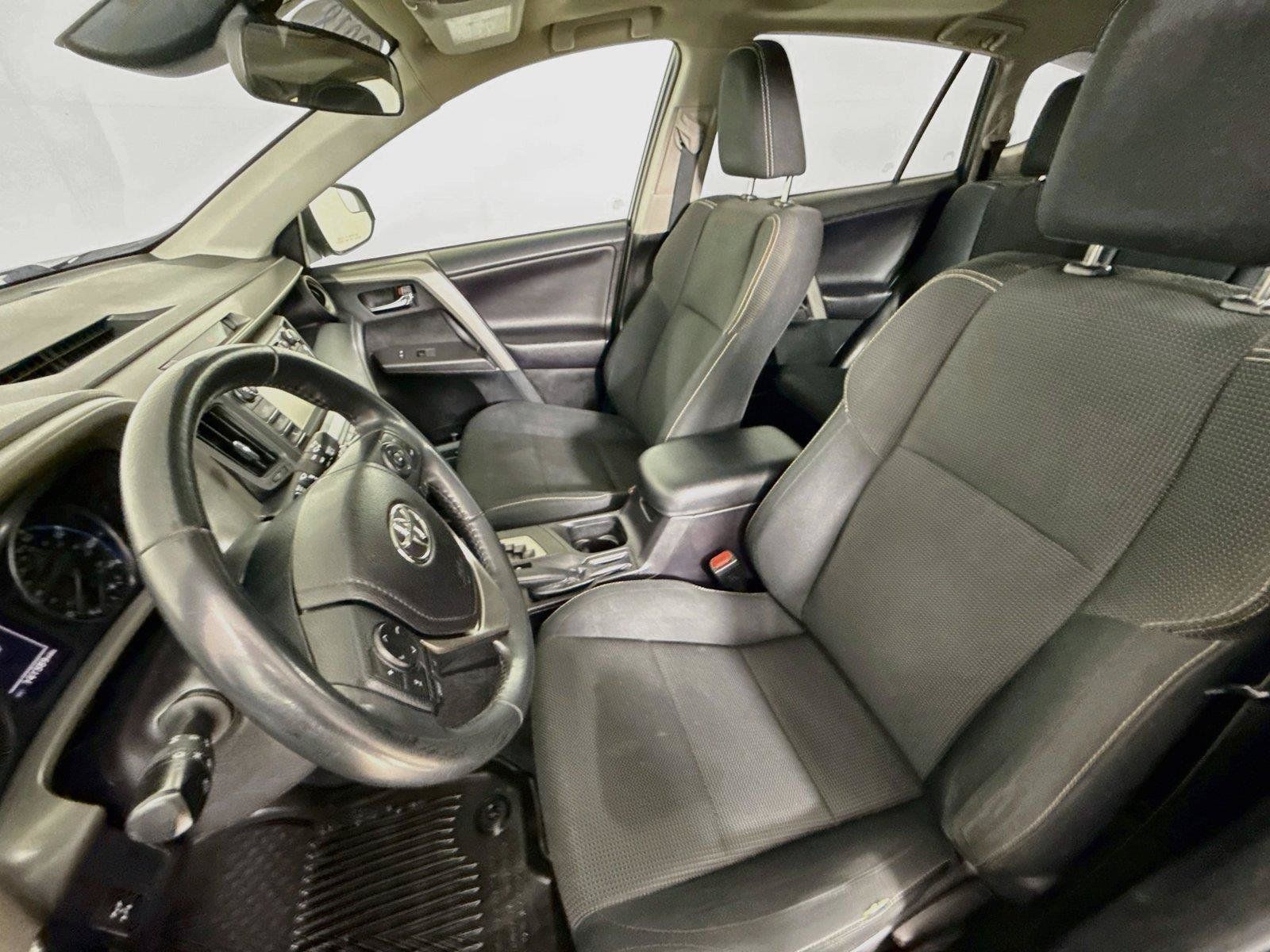 Used 2018 Toyota RAV4 XLE AWD/4WD image 5