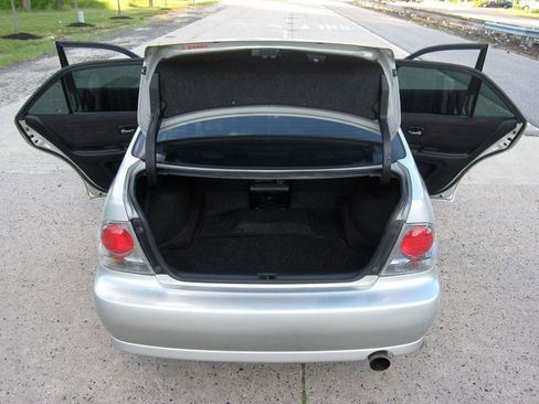Used 2002 Lexus IS 300 RWD image 32