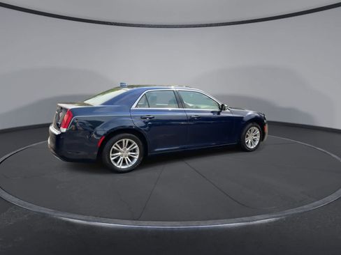 Used 2017 Chrysler 300 Limited w/ Value Package RWD image 8