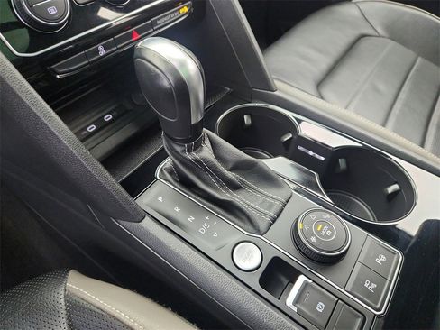 Used 2021 Volkswagen Atlas Cross Sport SEL Premium image 15