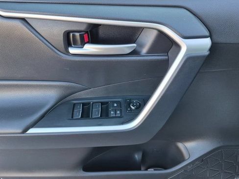 Used 2025 Toyota RAV4 XLE FWD image 18