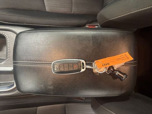 Used 2025 Nissan Sentra SV image 21