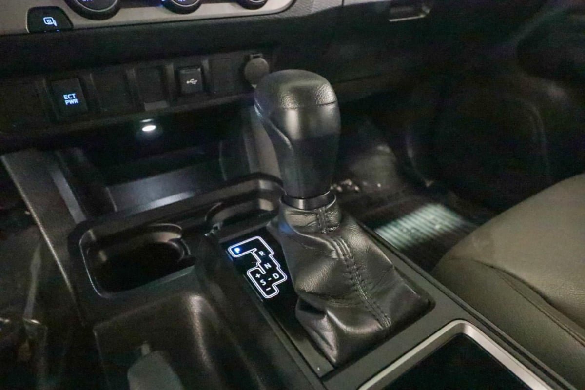 Used 2022 Toyota Tacoma SR w/ SR Convenience Package RWD image 17