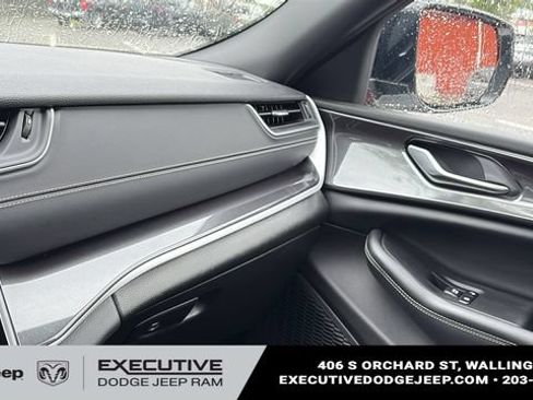 Used 2023 Jeep Grand Cherokee Altitude AWD/4WD image 20