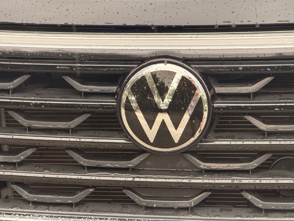 Used 2024 Volkswagen Atlas Cross Sport SE FWD image 30