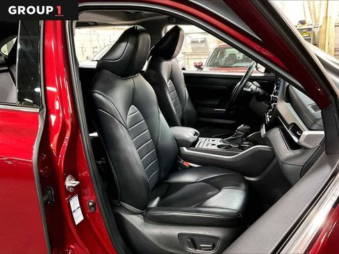 Used 2021 Toyota Highlander XLE image 8