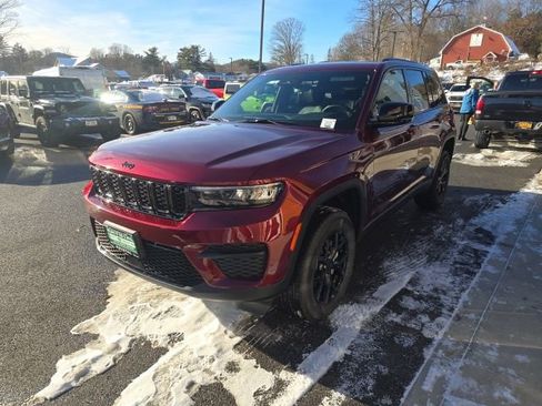 New 2025 Jeep Grand Cherokee Altitude image 3