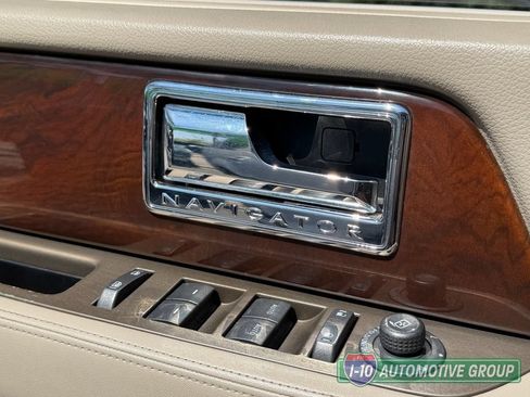 Used 2011 Lincoln Navigator 4WD image 25