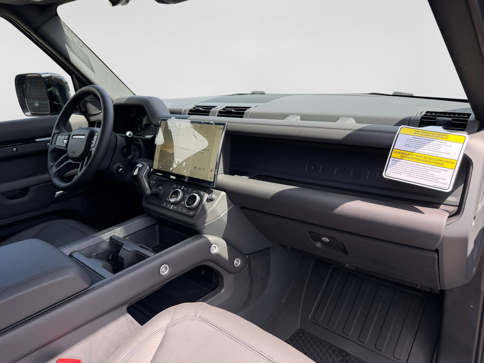 New 2026 Land Rover Defender 110 X-Dynamic SE AWD/4WD image 23