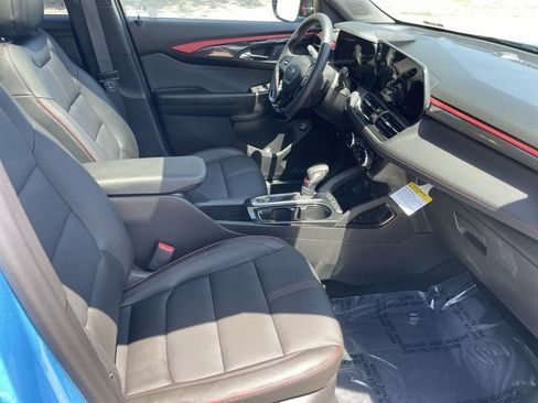 Used 2025 Chevrolet TrailBlazer RS w/ Convenience Package FWD image 17