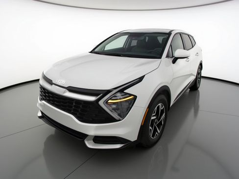 Used 2025 Kia Sportage LX image 3