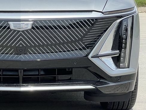 New 2025 Cadillac Lyriq Luxury image 8