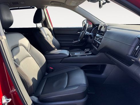 Used 2023 Nissan Pathfinder SL image 16