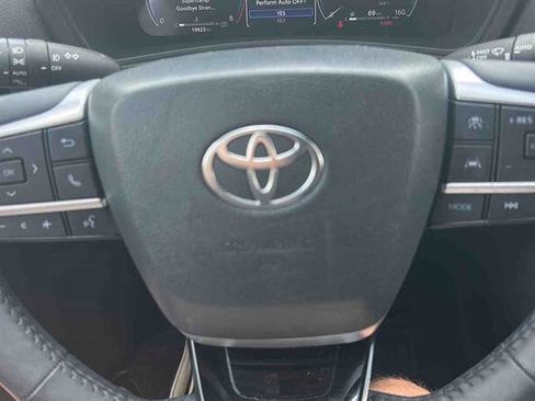 Used 2024 Toyota Grand Highlander AWD image 25