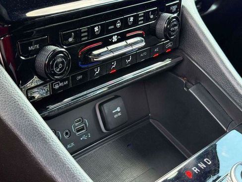 Certified 2024 Jeep Grand Cherokee Limited w/ Luxury Tech Group II AWD/4WD image 29