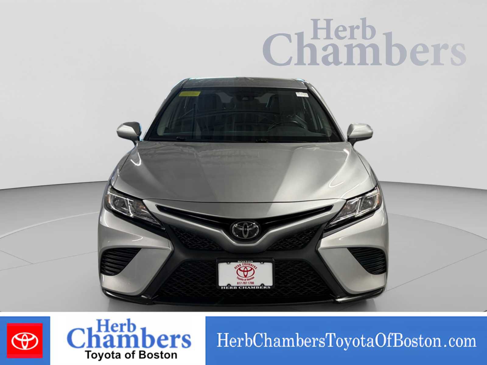 Used 2020 Toyota Camry SE FWD image 2
