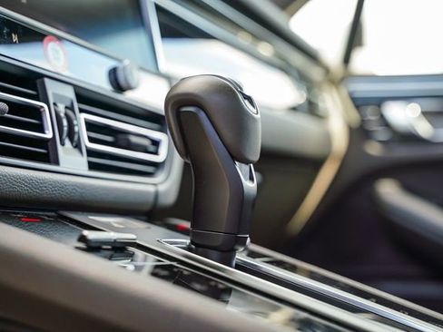 Used 2024 Porsche Macan image 24