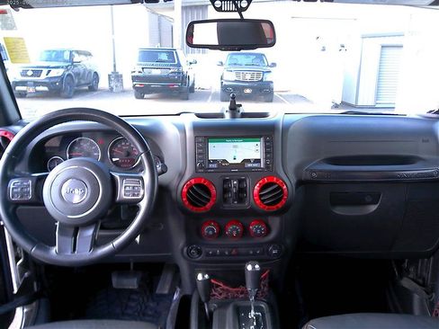 Used 2017 Jeep Wrangler Unlimited Rubicon AWD/4WD image 9