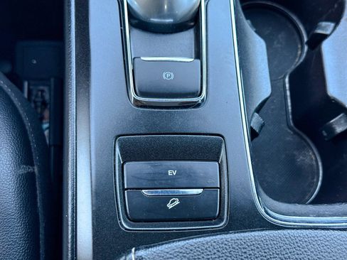 Used 2019 Ford Fusion Energi Titanium image 33