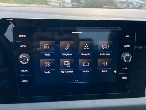 Used 2025 Volkswagen Jetta SE FWD image 20