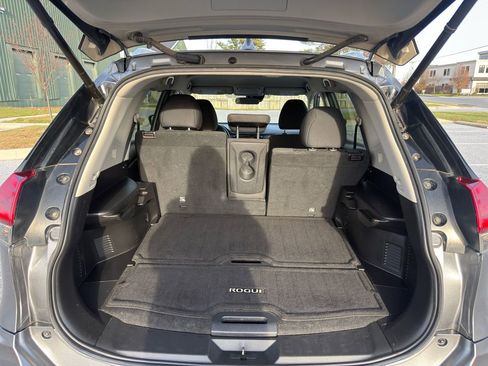 Used 2019 Nissan Rogue SV image 12