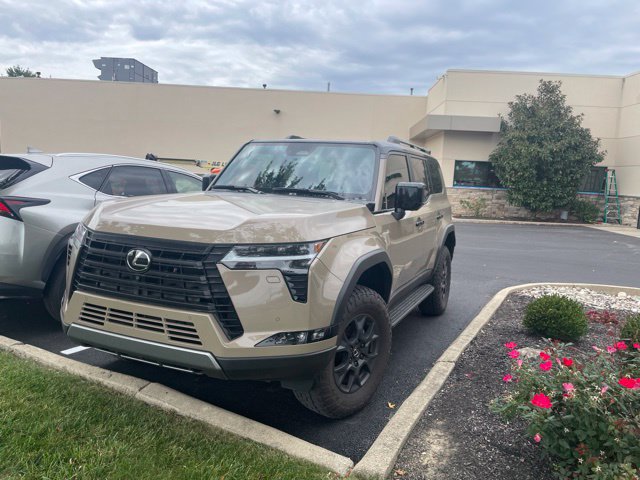 Used 2025 Lexus GX 550 AWD/4WD image 2